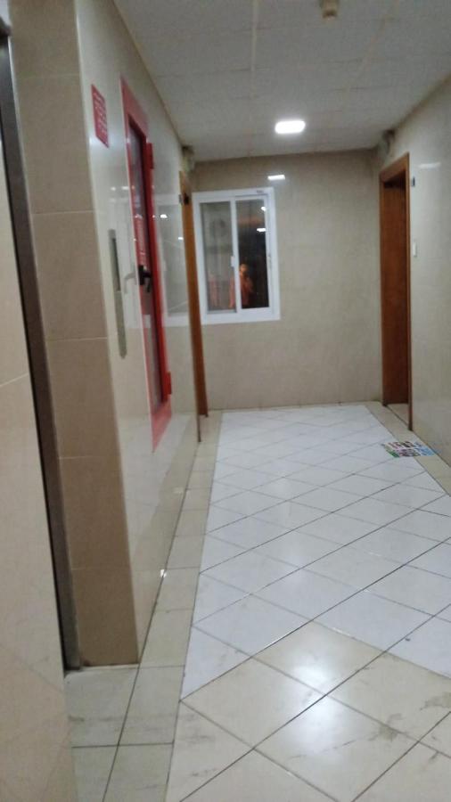 Brand New Boys Hostel 5 Min Walk From Burjuman Metro Station Exit-4 With All Brand New Furnishings & Free Facilities Dubái Exterior foto